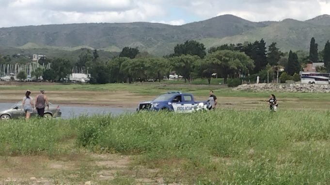 FALLECIÓ UN PESCADOR AL TUMBAR SU KAYAK EN EL LAGO SAN ROQUE.