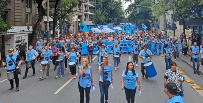 PARO NACIONAL DOCENTE: UEPC INFORMÓ QUE HUBO UN 70% DE ATACAMIENTO.
