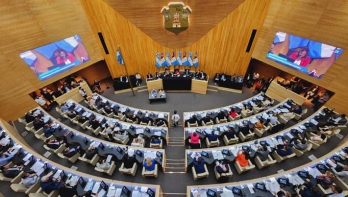 2° SESIÓN: NUEVAS DESIGNACIONES EN LA UNICAMERAL.
