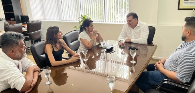 LA INTENDENTE MABEL GODOY SE REUNIÓ CON EL PRESIDENTE DE LA AGENCIA CÓRDOBA TURISMO.
