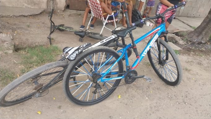 DEÁN FUNES: LA POLICÍA RECUPERÓ BICICLETAS ROBADAS Y APREHENDIÓ A LOS RESPONSABLES.