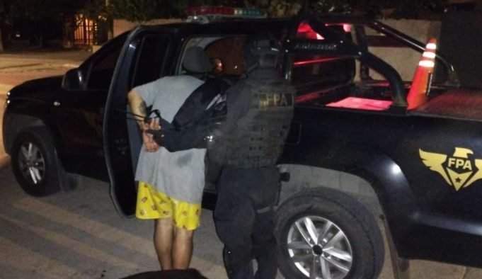 CRUZ DEL EJE: TRAS LLAMADOS AL CENTRO DE DENUNCIAS ANÓNIMAS, FPA DESARTICULÓ UN PUNTO DE VENTA DE DROGAS A METROS DE UNA ESCUELA.