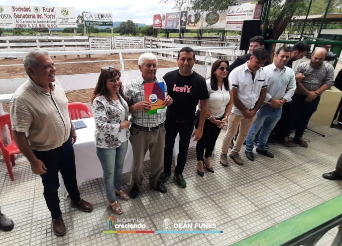 DEÁN FUNES: VISITA DEL MINISTRO DE BIOAGRICULTURA A LA SOCIEDAD RURAL.