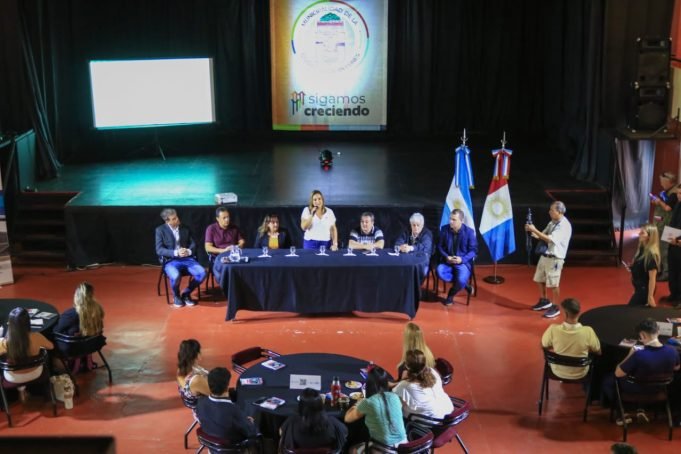 MYRIAN PRUNOTTO PRESENTÓ EN DEÁN FUNES EL PROGRAMA DE FORTALECIMIENTO DE CONCEJOS DELIBERANTES.