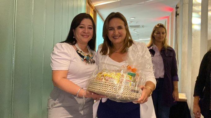 CARO JUNCOS SOLOHAGA FUE DISTINGUIDA POR LA LEGISLATURA DE CÓRDOBA.