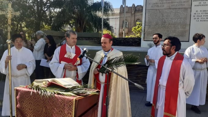SEMANA SANTA: DEÁN FUNES CELEBRÓ EL DOMINGO DE RAMOS.