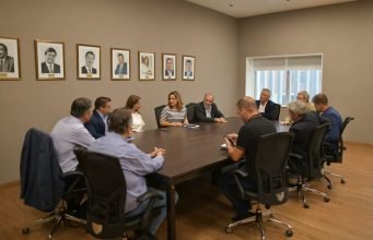 COORDINAN ACCIONES PARA ATENDER DEMANDAS DEL INTERIOR ENTRE EL EJECUTIVO Y EL LEGISLATIVO.