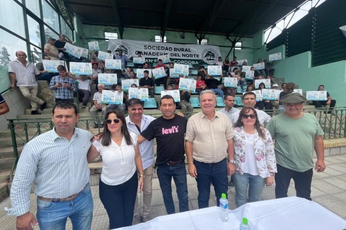 DEÁN FUNES: BUSSO ENTREGÓ BPAs, MAQUINARIA Y RECORRIÓ ESTABLECIMIENTOS.