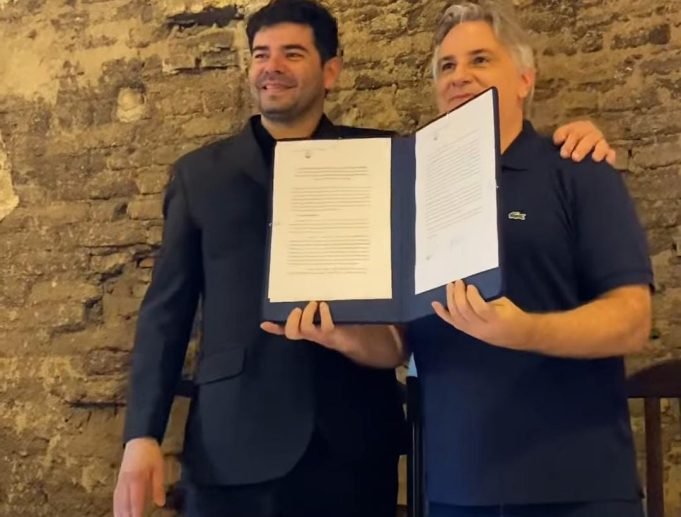 LLARYORA VISITÓ VILLA TULUMBA: EL GOBERNADOR ANUNCIÓ LA CREACIÓN DE UN POLIDEPORTIVO Y UN APORTE ECONÓMICO DE 50 MILLONES DE PESOS.
