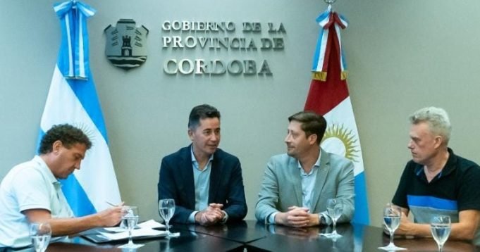 LA PROVINCIA FIRMÓ EL ACUERDO SALARIAL CON UEPC.