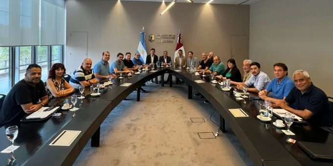 EL GOBERNADOR RECIBIÓ A LOS GREMIOS APORTANTES A APROSS.