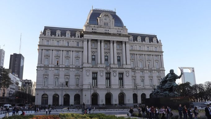 EL GOBIERNO ANUNCIÓ QUE CAMBIARÁN EL NOMBRE AL CENTRO CULTURAL KIRCHNER.