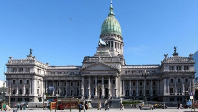 MARCHA ATRÁS CON EL AUMENTO DE SUELDO DE DIPUTADOS Y SENADORES.