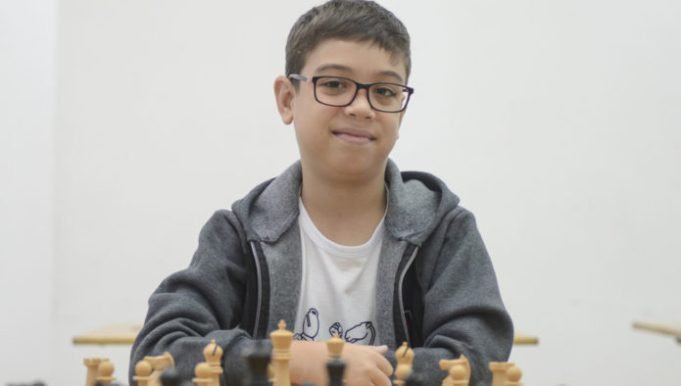 UN NENE ARGENTINO DE 10 AÑOS LE GANÓ EN AJEDREZ AL MEJOR JUGADOR DEL MUNDO.