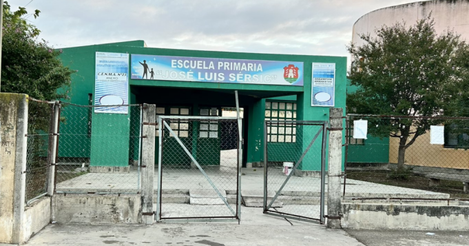 MENORES DE ENTRE 9 Y 16 AÑOS DESVALIJARON UNA ESCUELA EN B° MARQUES ANEXO.