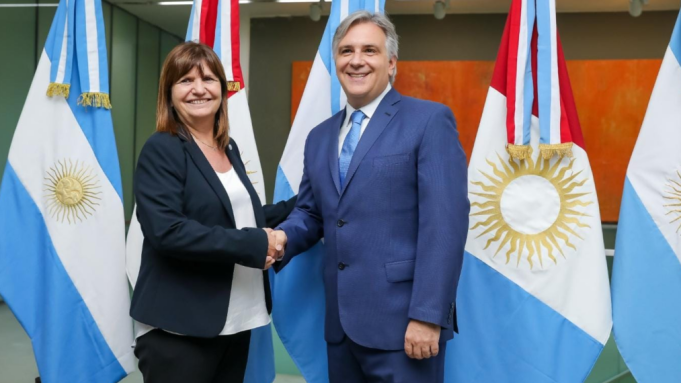 MARTÍN LLARYORA SE REUNIÓ CON PATRICIA BULLRICH EN EL CENTRO CÍVICO.