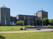 GOLPE COMANDO: ASALTARON UN COUNTRY EN CÓRDOBA VIOLANDO PROLIJAMENTE LA SEGURIDAD.