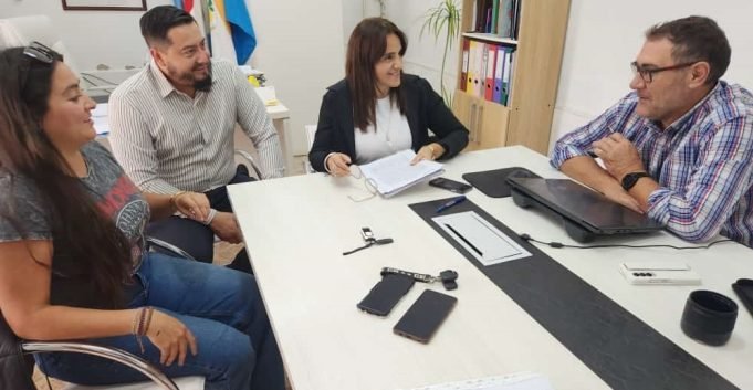 QUILINO: EL MUNICIPIO FIRMÓ UN CONVENIO PARA REALIZAR ADOQUINES.