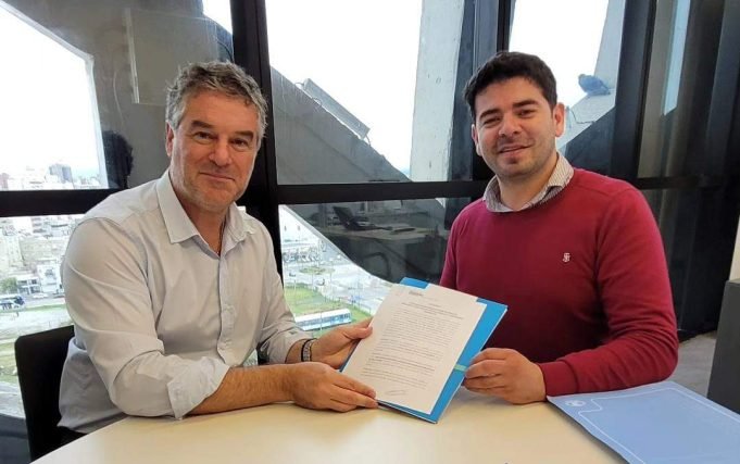 VILLA TULUMBA: EL INTENDENTE ROBERTO CASAS FIRMÓ EL CONVENIO FOCOM POR 50.000.000 DE PESOS DESTINADO A OBRAS PÚBLICAS.