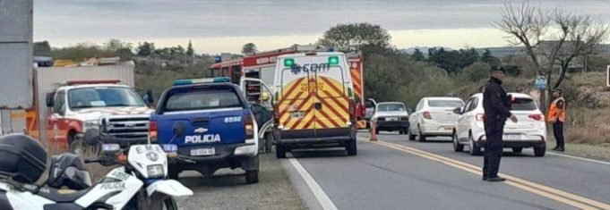ACCIENTE FATAL EN LA CUMBRE: UNA MOTOCICLISTA MURIÓ AL SER ATROPELLADA POR UNA KANGOO.