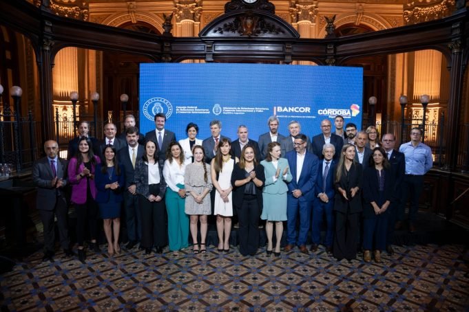 MYRIAN PRUNOTTO Y DIANA MONDINO INAUGURARON UN ENCUENTRO NACIONAL DE COMERCIO Y RELACIONES EXTERIORES.