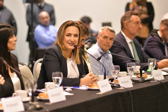 PRUNOTTO ELOGIÓ A MARTÍ EN EL 1° FORO DE PARLAMENTARIOS DE LA RED ARGENTINA DE MUNICIPIOS CONTRA EL CAMBIO CLIMÁTICO.