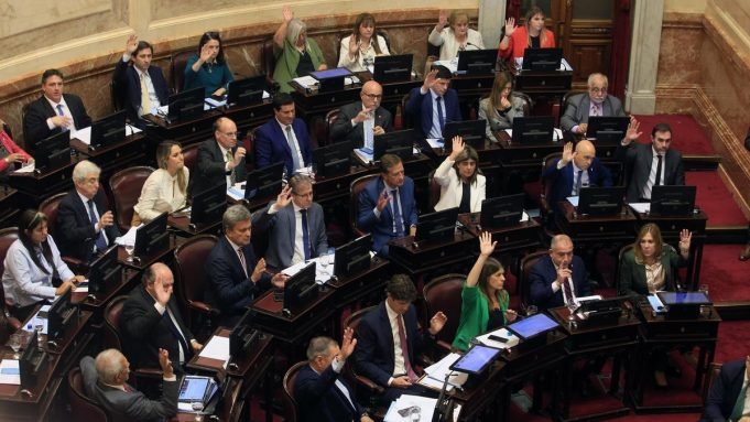 NUEVO AUMENTO PARA SENADORES NACIONALES: COBRARÁN $ 9 MILLONES.
