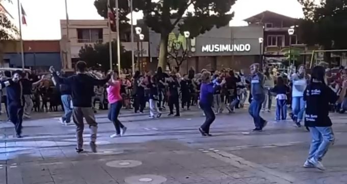 DEÁN FUNES: EL DÍA DE LA ZAMBA SE VIVIÓ A PLENO EN PLAZA SARMIENTO.