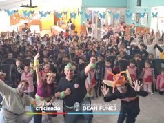 DEÁN FUNES: LA MUNI PROPUSO UNA OBRA DE TEATRO ITINERANTE SOBRE “PREVENCIÓN DEL DENGUE” EN DIFERENTES CENTROS EDUCATIVOS.