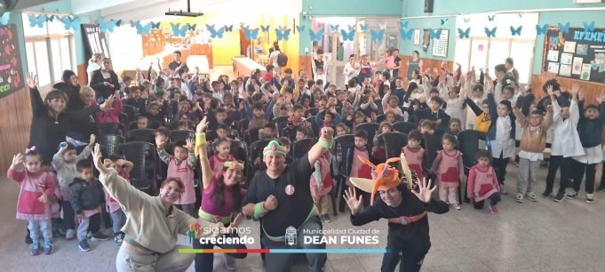 DEÁN FUNES: LA MUNI PROPUSO UNA OBRA DE TEATRO ITINERANTE SOBRE “PREVENCIÓN DEL DENGUE” EN DIFERENTES CENTROS EDUCATIVOS.