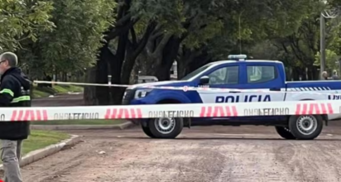 CÓRDOBA: APARECIÓ UN JOVEN MUERTO EN LA VÍA PÚBLICA CON SIGNOS DE HABER SIDO GOLPEADO.