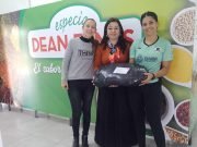 LA ESCUELA DE HOCKEY “LAS LOBITAS” RECIBIERON UNA DONACIÓN DE CABLEADO PARA ILUMINAR EL PREDIO DE ENTRENAMIENTO.