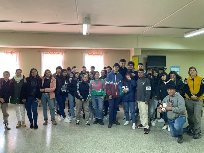 ESPECIAS DEÁN FUNES CAPACITÓ EN REPRODUCCIÓN DE PLANTAS AROMÁTICAS A LOS ALUMNOS DEL IPEM ANEXO ISCHILÍN.