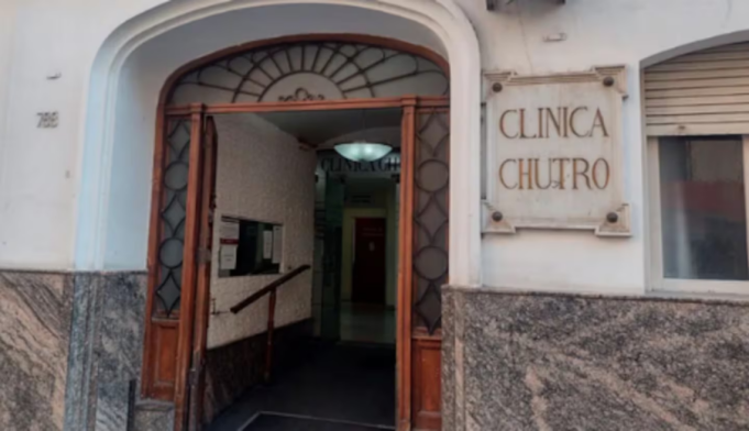 CLAUSURARON LA CLÍNICA CHUTRO POR DERRAMAR RESIDUOS PATÓGENOS A LA VÍA PÚBLICA.