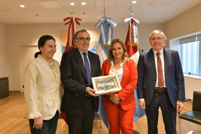 PRUNOTTO RECIBIÓ AL EMBAJADOR DE PERÚ EN ARGENTINA.