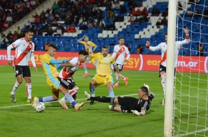 COPA ARGENTINA: TEMPERLEY ELIMINÓ A RIVER.