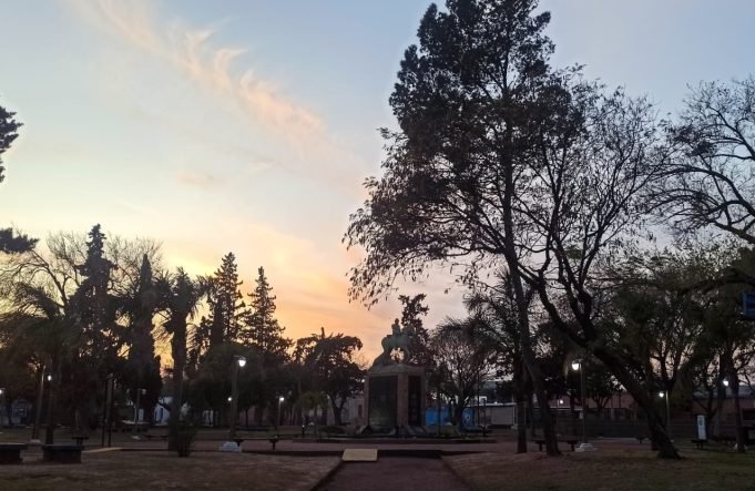 ⛅️ VUELVEN LAS NUBES EN UN JUEVES FRÍO QUE TENDRÁ ALGO DE SOL ❄️