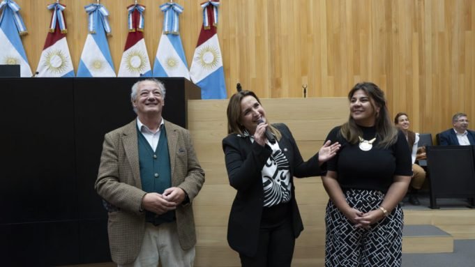 CONVENIO ENTRE LA LEGISLATURA Y SCHOLAS PARA RECEPTAR PROPUESTAS DE JÓVENES SOBRE PROBLEMÁTICAS SOCIALES.