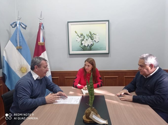 GOBIERNO Y EMPRESARIO TRABAJANDO POR LA PRODUCCIÓN Y EL MEDIO AMBIENTE.