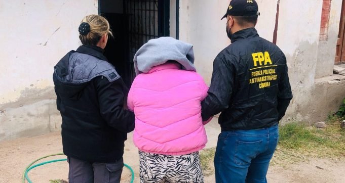 FPA Y SERVICIO PENITENCIARIO DETUVIERON A DOS MUJERES QUE INTENTARON INGRESAR DROGAS A LA CARCEL DE CRUZ DEL EJE.