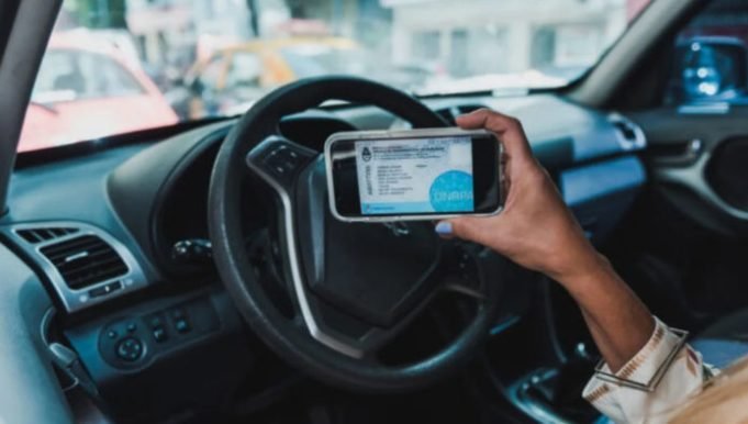 CONDUCTORES: LA CÉDULA AZUL QUEDA SIN EFECTO Y LA CÉDULA VERDE NO TENDRÁ VENCIMIENTO.