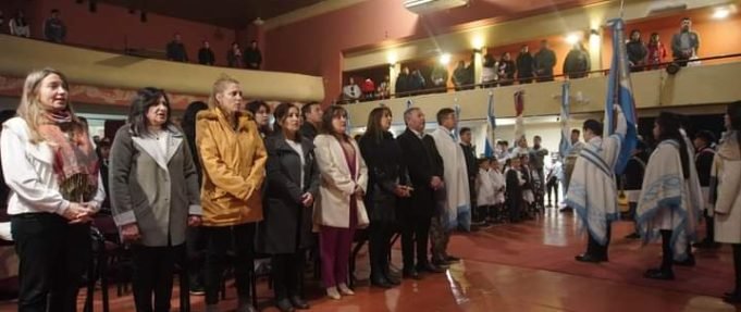 DEÁN FUNES CELEBRÓ EL ACTO DEL 214° ANIVERSARIO DE LA REVOLUCIÓN DE MAYO.