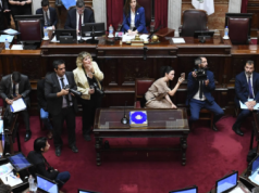 SENADORES SE AUMENTARON 9% SUS INGRESOS.