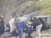 CARLOS PAZ: POLICIAS GUARDIA SALIENTE, DESPISTARON Y CHOCARON CONTRA UNA MONTAÑA.