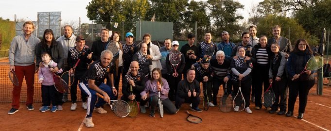 LEGISLADORES COMPARTIERON UNA JORNADA CON ALUMNOS DE LA ESCUELA DE TENIS INCLUSIVO EN EL CÓRDOBA LAWN.