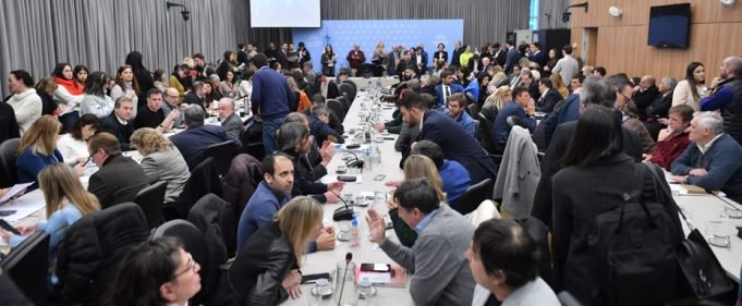 DIPUTADOS: EL GOBIERNO LOGRÓ DICTAMEN Y ESPERA SANCIONAR ESTE JUEVES LA LEY BASES.