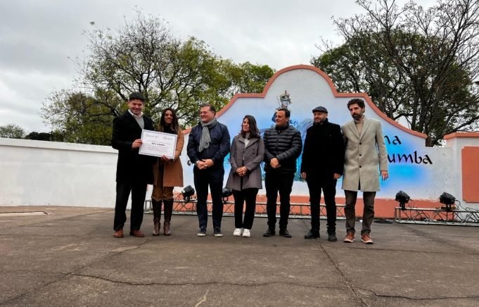 VILLA TULUMBA RECIBIÓ LOS CERTIFICADOS QUE DESTACAN SU POSTULACIÓN A MEJOR PUEBLO DEL MUNDO ANTE LA ONU TURISMO.