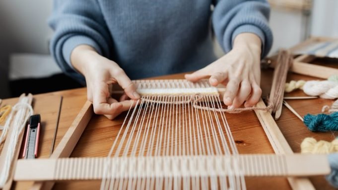 TULUMBA: ESTE JUEVES SE DICTARÁ UN CURSO DE ELABORACIÓN DE ALFOMBRAS EN TELAR BASTIDOR.