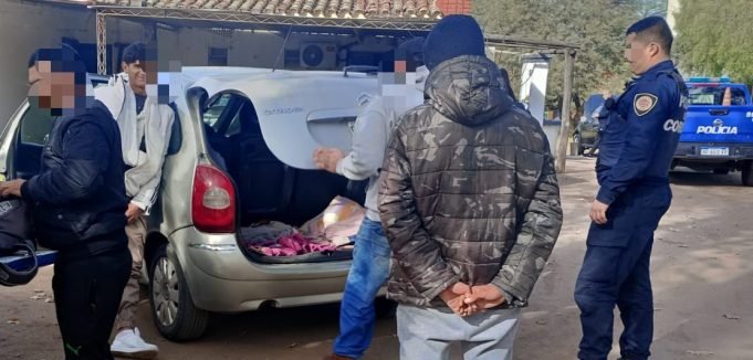 SINSACATE: METIÓ A SU HIJA DE 9 AÑOS EN EL BAÚL DEL AUTO PARA LLEVAR PASAJEROS DESDE SANTIAGO DEL ESTERO HASTA CÓRDOBA Y LO DESCUBRIERON EN UN CONTROL POLICIAL.