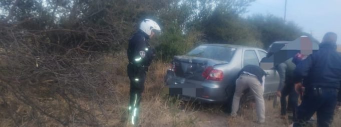 UN FIAT SIENA DESPISTÓ HACIA LA BANQUINA EN RUTA 60 KM 830. SOLO DAÑOS MATERIALES.